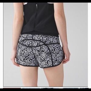 Lululemon Tracker Short Posey Miss Mosaic SZ 4